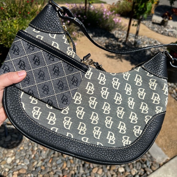 Dooney & Bourke vintage medium hobo with wristlet! - Picture 14 of 15